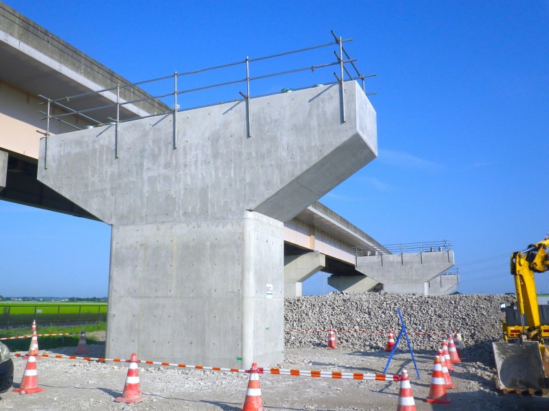 首都圏中央連絡自動車道　新利根川橋（下部工）東工事